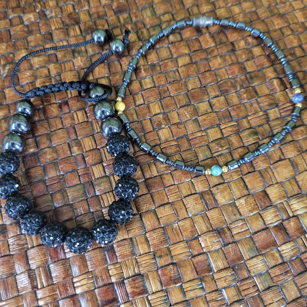 6 bracelets - Picture 2 of 5